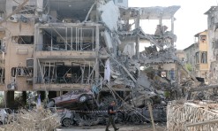 Nova vaga de ataques iranianos faz cinco mortos e 130 feridos em Israel