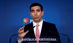 Ministro Leitão Amaro não quer mexer na estrutura regulatória dos media