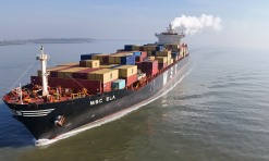 China convoca Maersk e MSC por “práticas no transporte marítimo internacional”