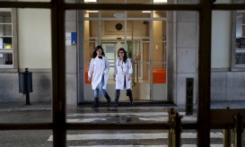 Sindicato alerta que abrir mais vagas para médicos não garante mais contratações
