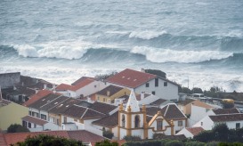 Agitação marítima, vento e chuva forte nos Açores devido a superfície frontal fria