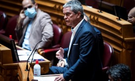 Covid-19: Oradores no debate quinzenal falam sem máscara depois de clarificação da DGS