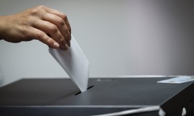 Abstencionistas são mais jovens, menos instruídos e tendem a posicionar-se mais à direita