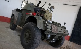 25 Abril: Carros militares ganham “nova vida” à ferrugem e vão “reviver” golpe