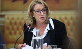 Ministra acusa Ana Jorge de aplicar "paracetamol" no "cancro financeiro" encontrado na Santa Casa