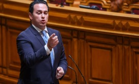 Comissão da Transparência insta Filipe Melo a retratar-se e ponderar continuação na mesa da AR