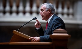 PSD e CDS-PP retiram retroatividade da proposta de lei da nacionalidade