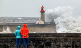 IPMA estende aviso laranja de agitação marítima em seis distritos até sábado