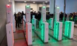 Sistema de controlo de fronteiras poderá ser suspenso no Natal para evitar filas nos aeroportos