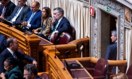 Carneiro diz que foi informado de decisão de Pedro Nuno suspender mandato de deputado