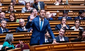 Hugo Soares critica “mealheiro” do PS em Sintra e quem confunde “cidadãos com hambúrgueres”