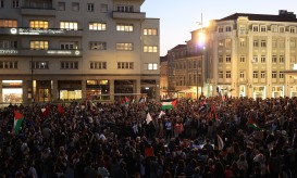 Manifestantes a favor da Palestina cortam trânsito no Porto