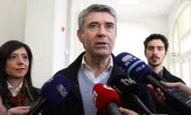 Líder do PS apela a que "todos os que amam a democracia" votem nas Presidenciais