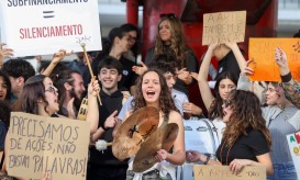 Centenas de alunos e professores do ensino artístico pedem mais apoios