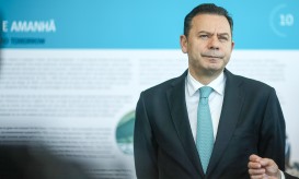 Montenegro nega intenção de esconder informação e divulga 13 clientes da Spinumviva