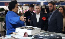 Carneiro acusa Governo de ganhar dinheiro “à custa dos sacrifícios” dos portugueses