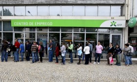 Casais com ambos no desemprego aumentam 5,6% em março para 5.032