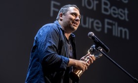 Urso de Ouro do Festival de Cinema de Berlim para sátira política do romeno Radu Jude