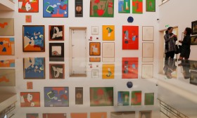 Exposição no Atelier-Museu Júlio Pomar revisita sete décadas da obra do artista