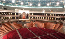 Cantora angolana Edmázia Mayembe estreia-se em Portugal no Coliseu dos Recreios