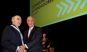 Marcelo condecora primeiro presidente de Serralves com Ordem do Infante D. Henrique
