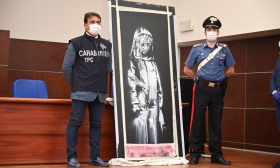 Seis suspeitos de roubar obra de Banksy do Bataclan em Paris em prisão preventiva