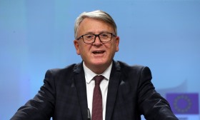 UE/Presidência: Bruxelas espera avanços nos salários mínimos e dá Portugal como exemplo