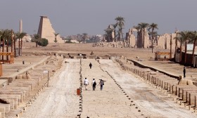 Cientistas ‘reduzem’ idade do templo egípcio de Karnak e recriam imediações