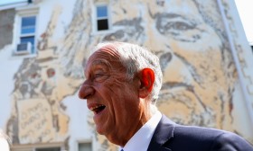 Marcelo escolheu Vhils para fazer o seu retrato oficial como Presidente da República