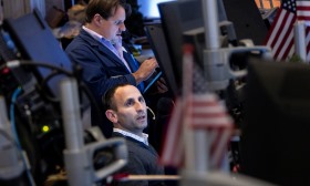 Wall Street começa semana em baixa após os mais recentes anúncios sobre tarifas