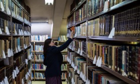Na Biblioteca Pública do Porto prepara-se a mudança de um milhão de documentos
