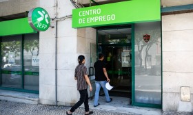 Mais de 7 em cada 10 despedimentos coletivos até agosto são em micro e pequenas empresas