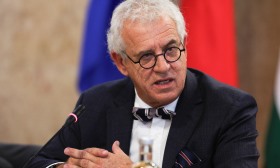 Mercado de media português só tem futuro se regulação permitir que haja mercado - RTP