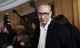 Escritor franco-argelino exilado em França condenado a três anos de prisão efetiva na Argélia