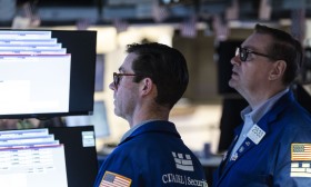 Wall Street fecha em alta graças a ataque relativamente fraco do Irão a base EUA