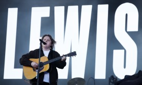 Lewis Capaldi atua em julho na praia da Figueira da Foz em data única em Portugal