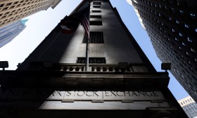 Wall Street cai com números do emprego e Trump despede dirigente da estatística