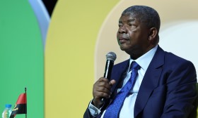Angola condecora Cunhal, Almeida Santos, Melo Antunes, Rosa Coutinho, Sérgio Vilarigues e Vital Moreira