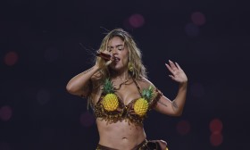 Karol G traz digressão “Viajando Por El Mundo Tropitour” a Portugal em 2027