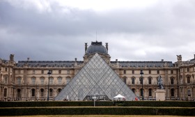 PR da França pede rapidez no reforço de segurança no Museu do Louvre