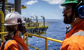 Brasil bate recorde de extração de petróleo e gás natural em março