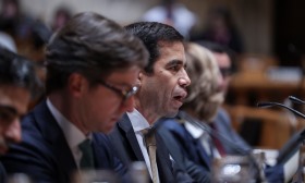 "Não vamos aumentar a CAV, temos que reduzir os custos" na RTP - ministro