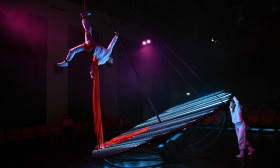 Espetáculo "Liberdade Liberdade" lembra o passado para refletir sobre instabilidade do presente