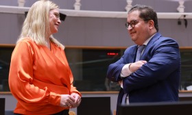 Ministro das Finanças admite pequenas situações de serviços públicos fechados durante a Greve geral