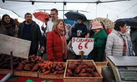 Catarina Martins critica aumento do preço do cabaz alimentar e lucro de grupos económicos