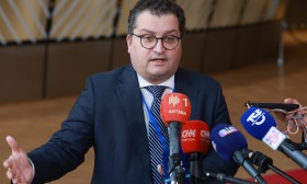 Ministro das Finanças afasta para já orçamento retificativo