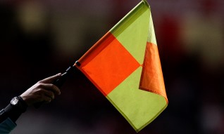 Covid-19: Equipa de arbitragem do Marítimo-Benfica alterada devido a caso positivo
