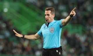 Alemão Tobias Stieler é o árbitro do jogo Sporting-Club Brugge da Liga dos Campeões