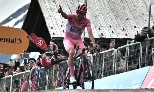 Giro: Pogacar soma quarta vitória na etapa ‘rainha’ e deixa segundo a sete minutos