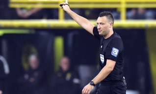 Árbitro alemão Sven Jablonski no Ajax-Benfica para a Liga dos Campeões